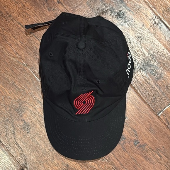 PORTLAND TRAIL BLAZERS Moda Black Cap with Red Logo - Picture 8 of 8